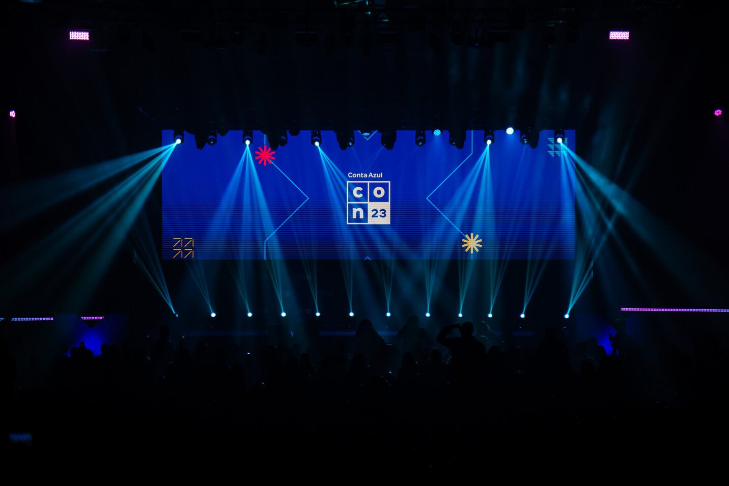 Imagem mostra palco da Conta Azul Con 23